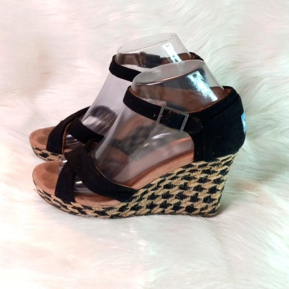 TOMS Woman's Canvas Chevron-Wedge Sandal B/W Sz 7.5 - Picture 3 of 12